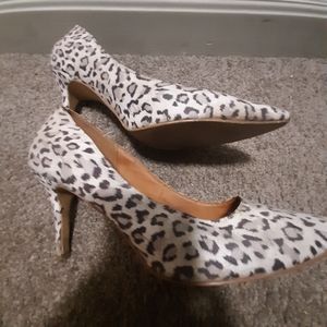 grey leopard print pumps